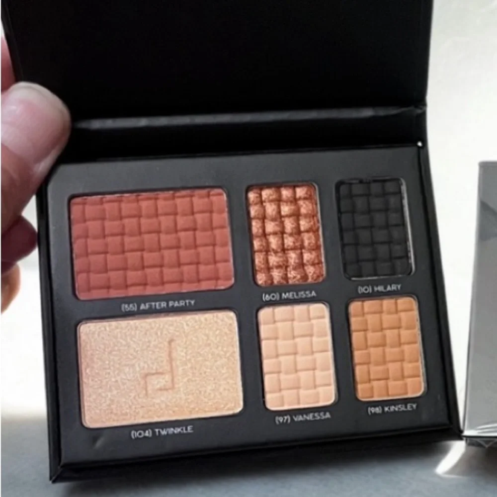 Eyeshadow & Face Palette Travel Makeup Warm Neutral Shades |NEW|Doucce On The Go